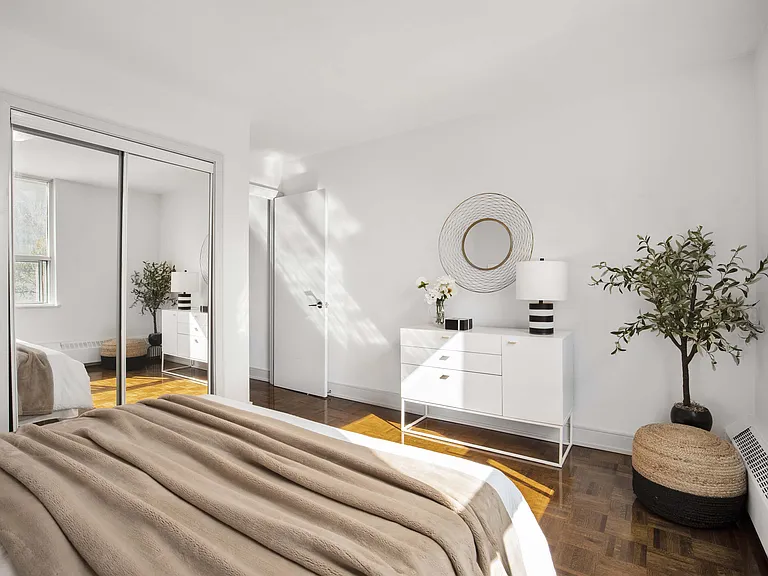 225 Davisville Ave — Photo 12