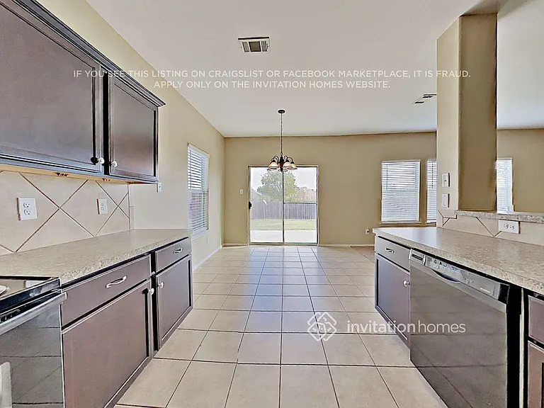 12325 Hunters Crossing Ln — Photo 6