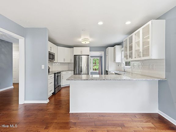 4th image of 340 Clearfield Lane