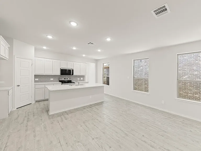 3311 Dahlia Dr — Photo 7