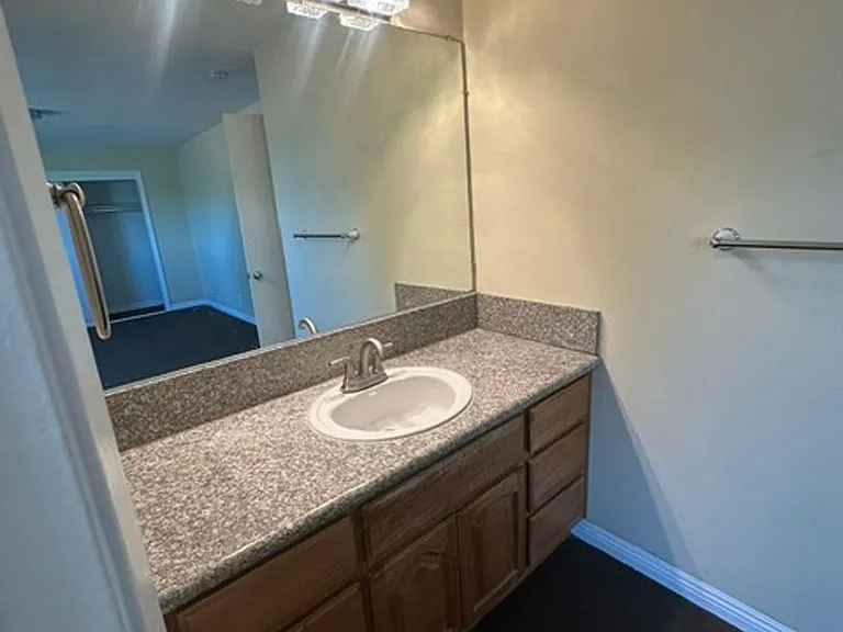 210-212 N McPherrin Ave — Photo 6