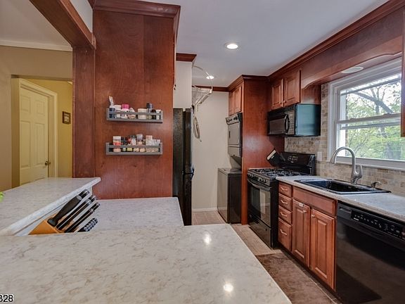 2nd image of 79 Roseland Ave APT 82