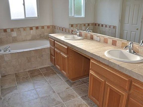 3rd image of 1707 La Verne Ct
