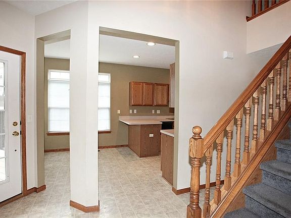 4th image of 32015 Magnolia Ln