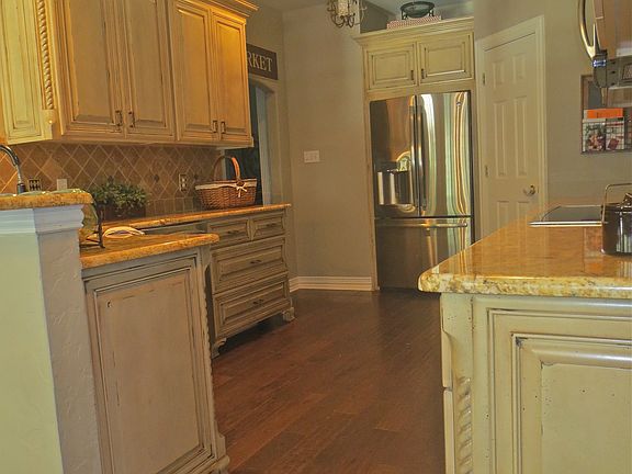 5th image of 110 Pecan Acres Ln