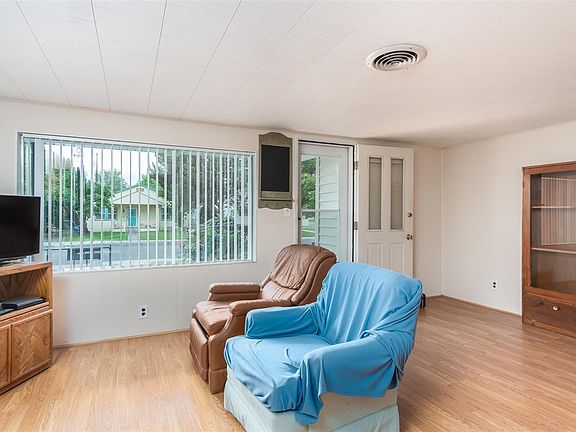 3rd image of 712 Sanford Ave