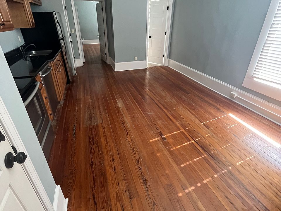 Living room / dining area