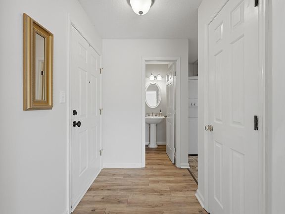 5th image of 1515 E Franklin St APT 16