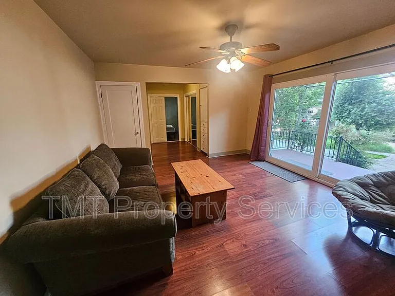 1214 N Pershing Ave — Photo 61