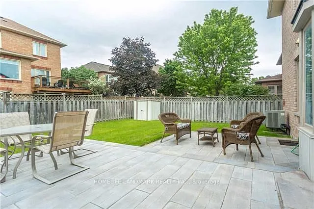 279 Chambers Cres — Photo 18