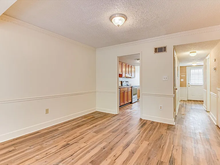 407 Folkstone Cir — Photo 14