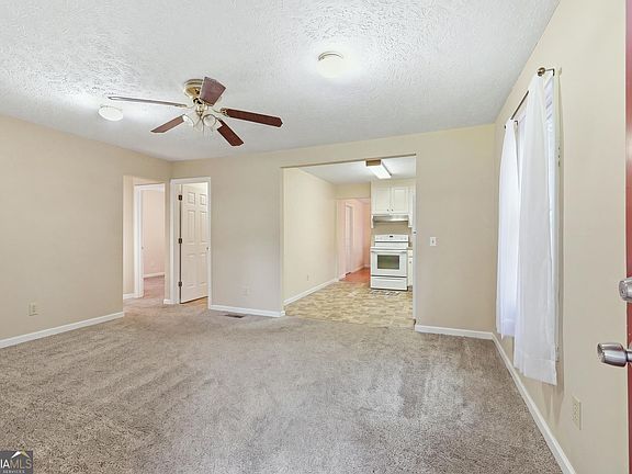 3rd image of 520 Easy St