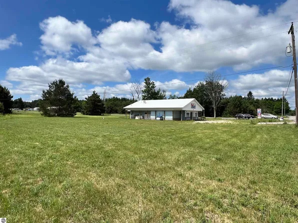 6020 E 34th Rd, Cadillac, MI 49601