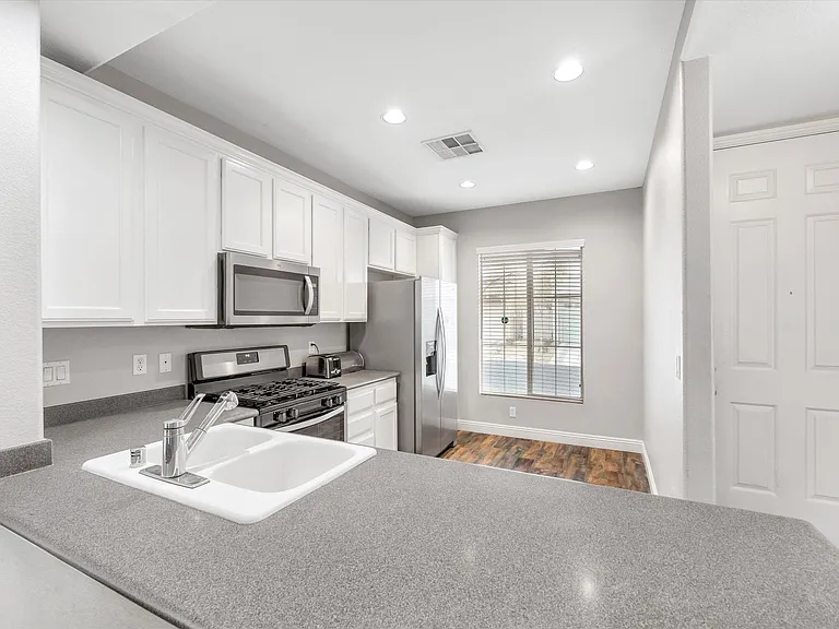 1542 Evening Spirit Ave — Photo 17