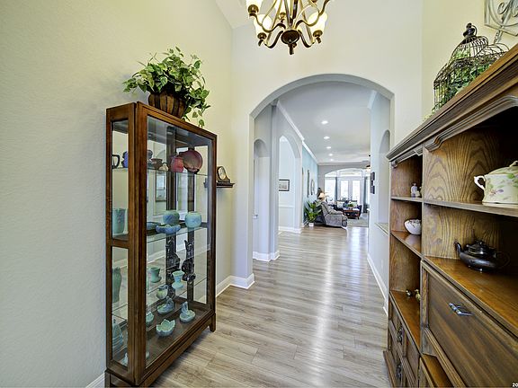 4th image of 415 Mission Hill