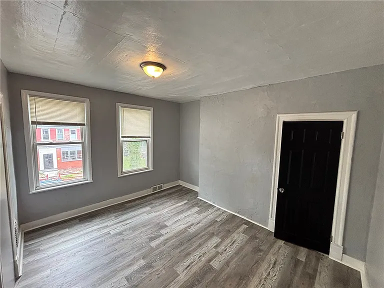 247 Rochelle St — Photo 18