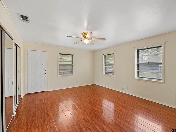 2nd image of 840 S Palmer Ave
