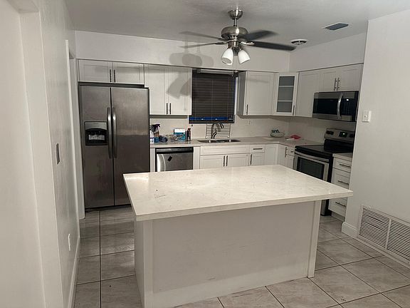 3rd image of 370 NE 170th St