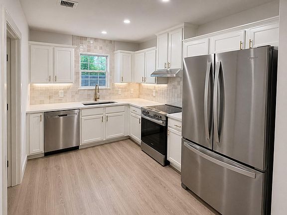 4th image of 3111 Rutz St