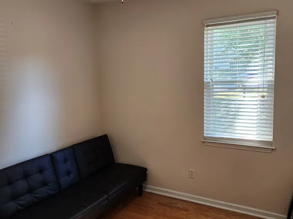 109 Round Table Ln, Goose Creek, SC 29445