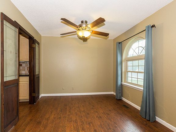 Formal w/doors to kitchen