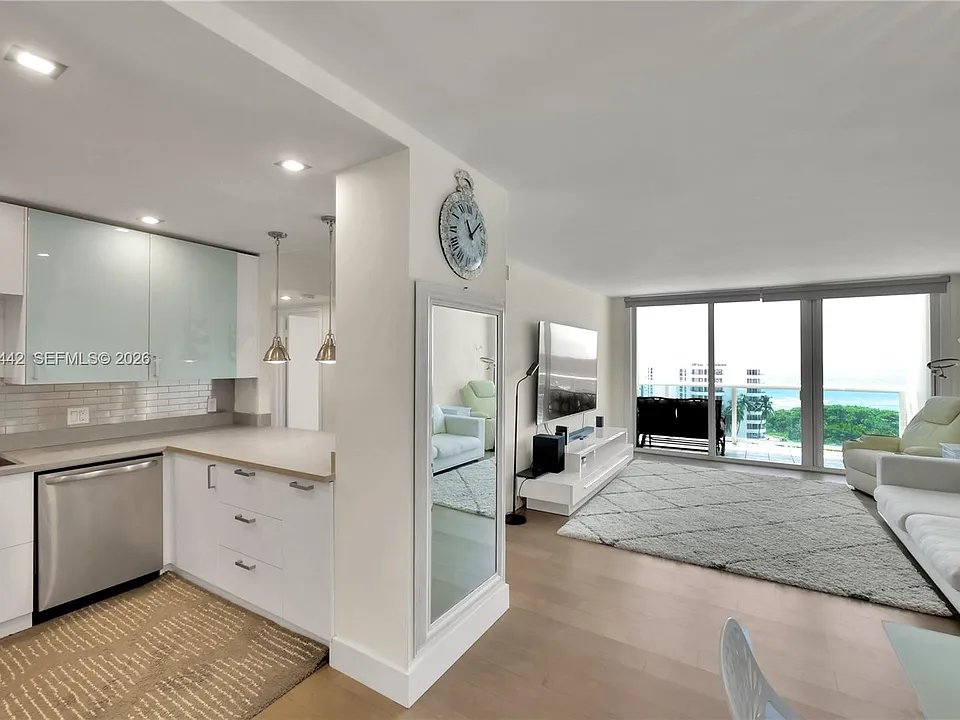 100 Bayview Dr #1008