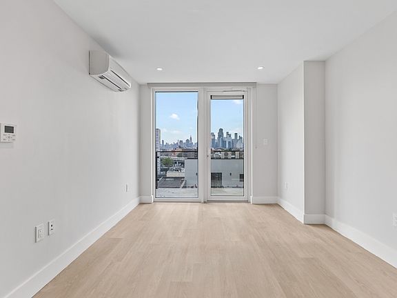 5th image of 43-25 52nd St #7EE