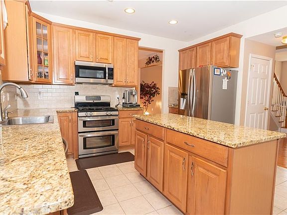3rd image of 13 Galloway Ln