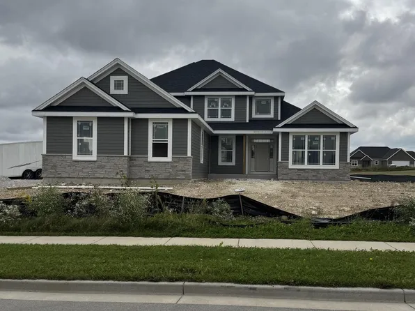 2453 Cedar Bluffs DRIVE, Slinger, WI 53086