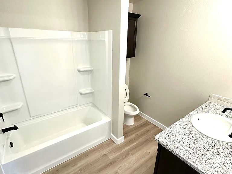 3210 Cottonwood Ave — Photo 8
