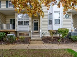 8 Stratton Ct, Flemington, NJ 08822