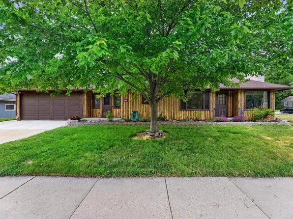 1116 E Racine AVENUE, Waukesha, WI 53186