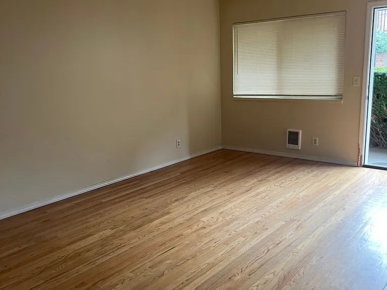 The Thunderbird Apartments — Photo 1