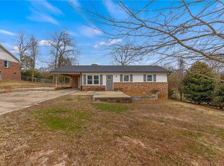 117 Rocking Chair Ln, Spartanburg, SC 29307