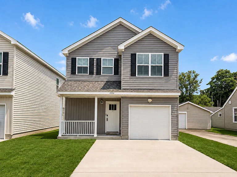 2204 Engle Ave — Photo 1