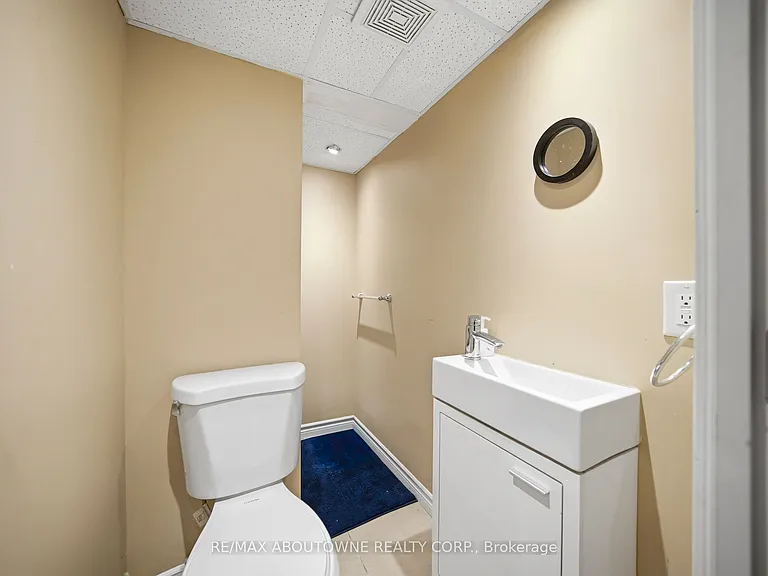 902 Gazley Cir — Photo 32