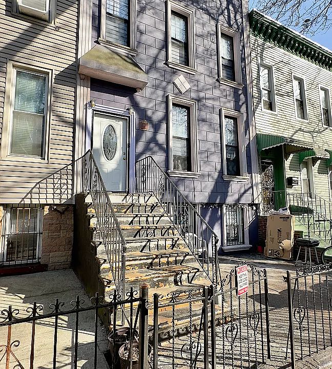 2nd image of 34 Weirfield St