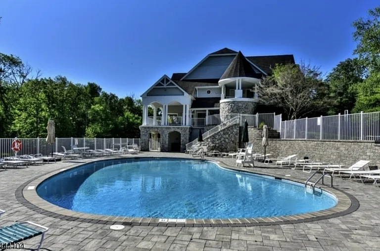 511 Chatfield Dr — Photo 22