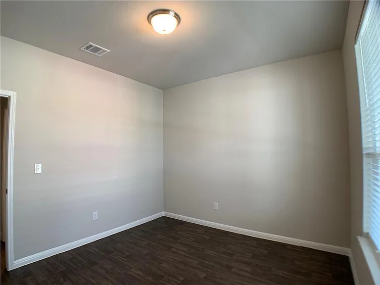237 Michaelis Dr — Photo 18