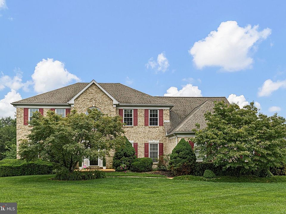 1st image of 30 Bristol Ln