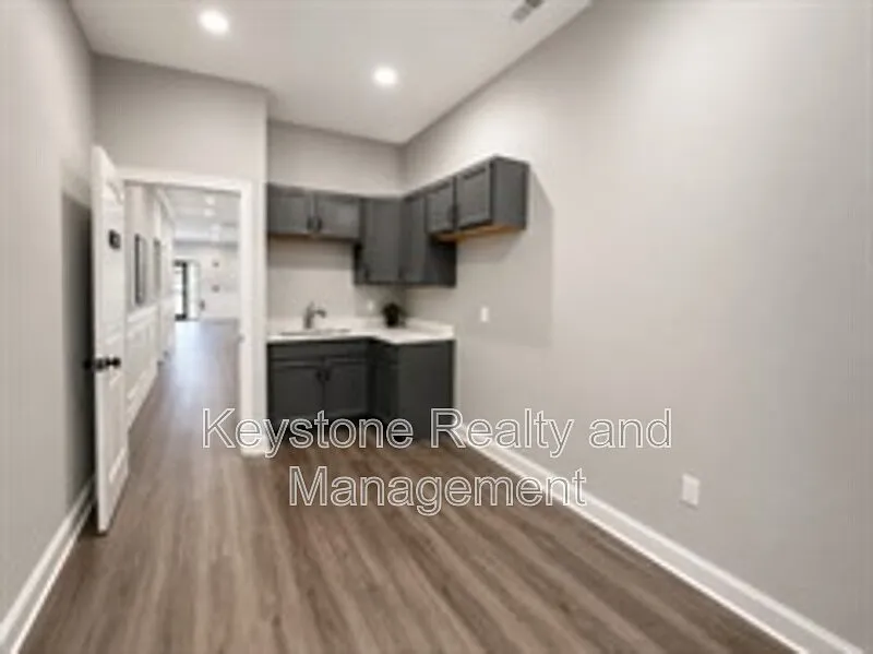 Studio, 2.0 bath, 1200 sqft, $2,200 — Photo 2