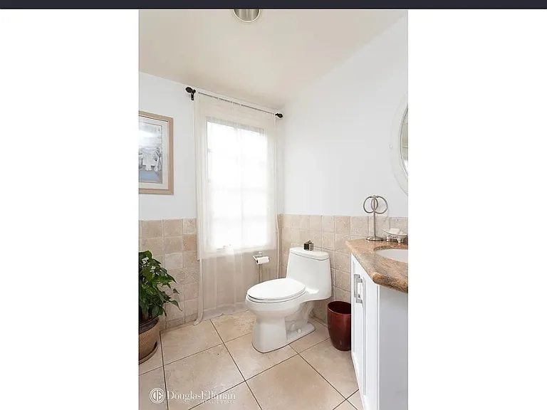 711 Schumacher Dr — Photo 7