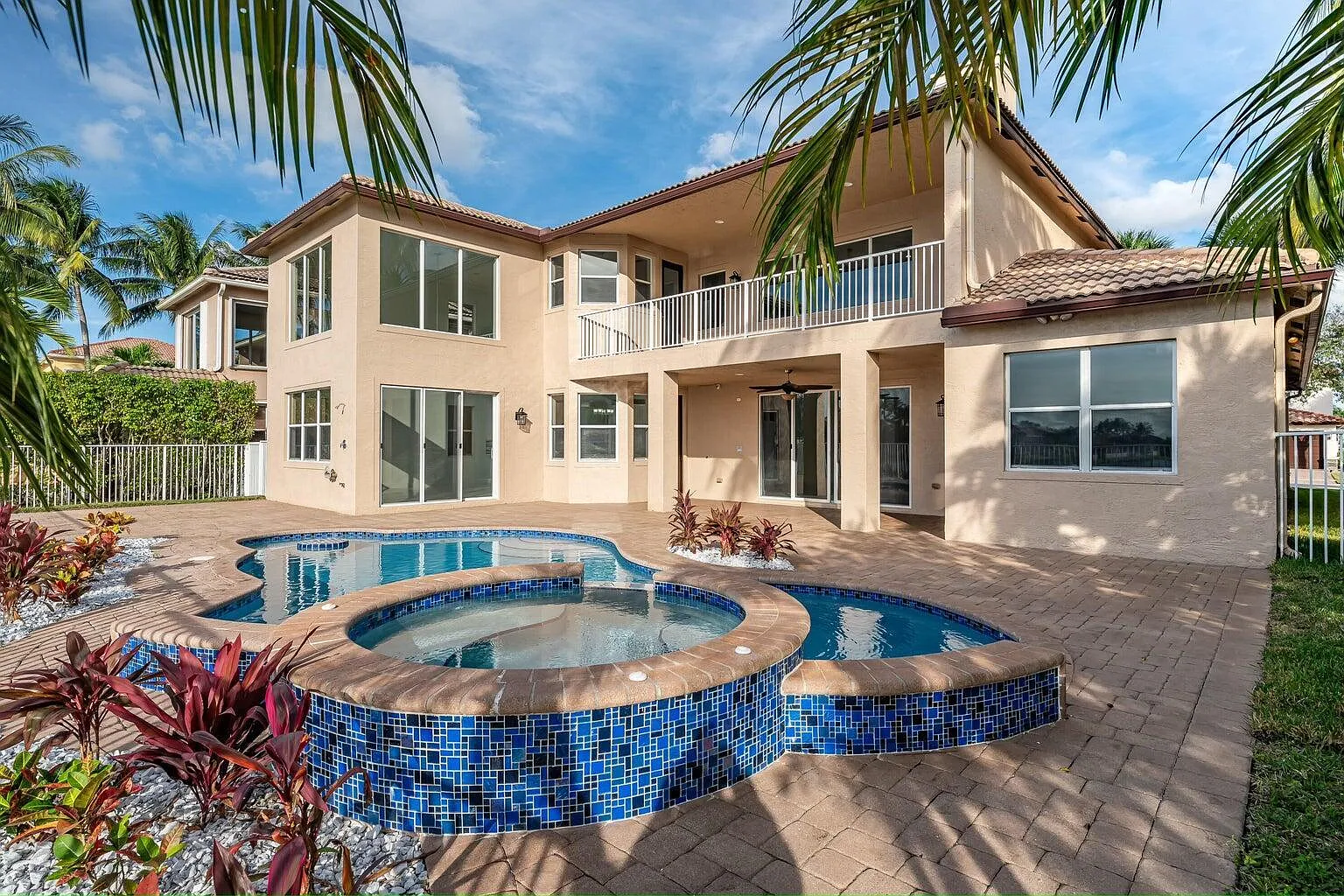6 bed, 4.0 bath, 3818 sqft, $6,900 — Photo 2
