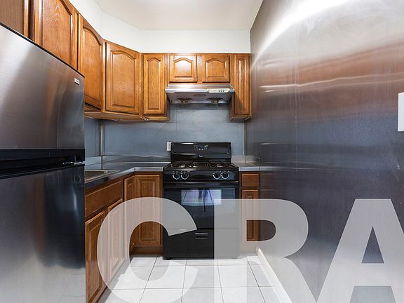 4th image of 91 Allen St APT 14