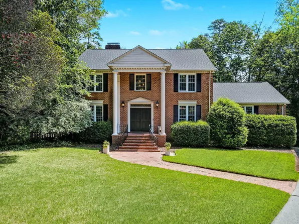 6 Saint James Pl, Chapel Hill, NC 27514