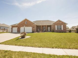 1228 Wheatfield Dr, Morton, IL