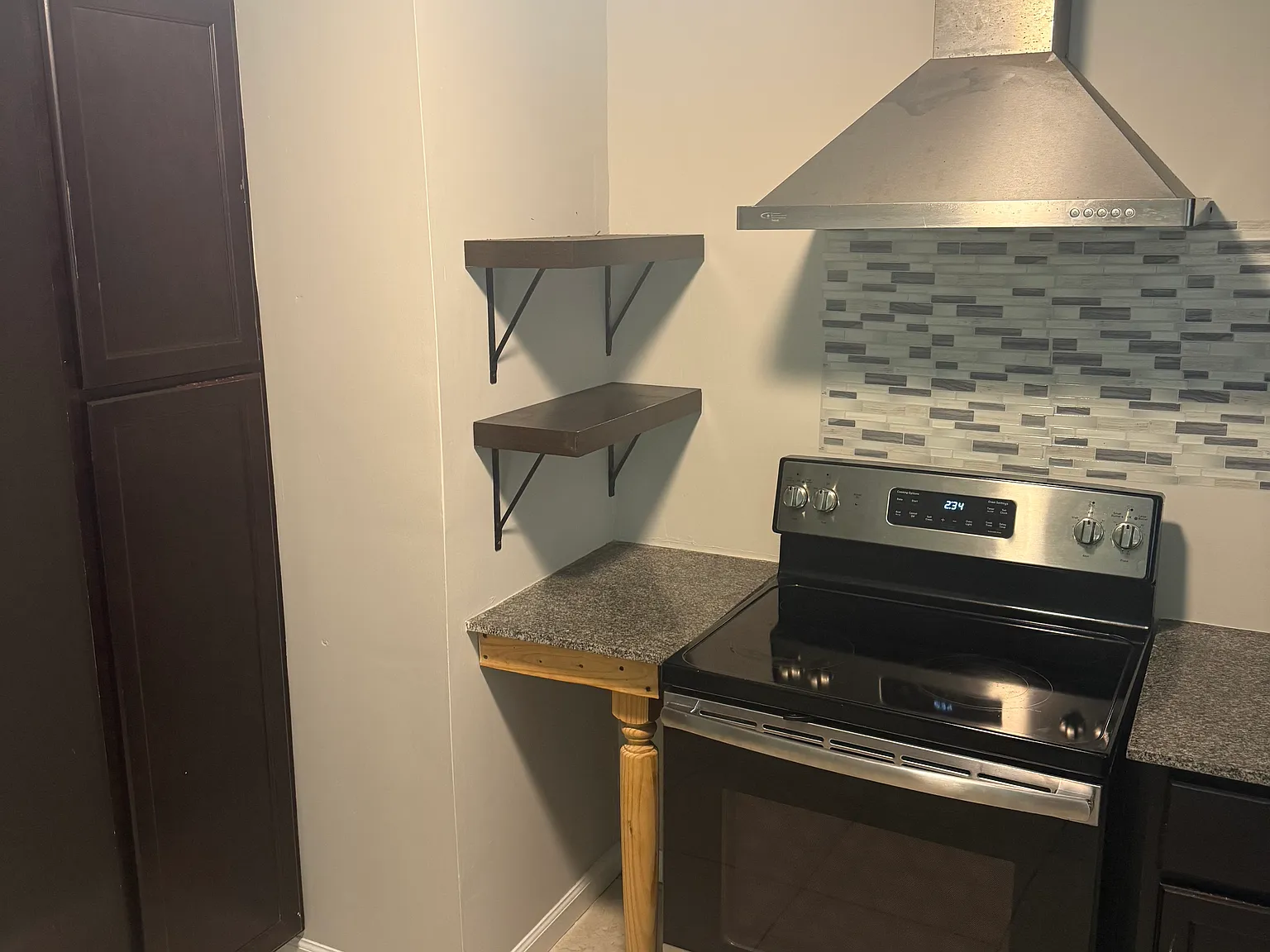 3 bed, 1.5 bath, 1063 sqft, $1,650 — Photo 2