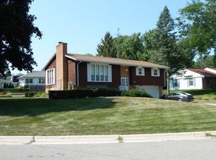 701 W Blackhawk Dr, Fort Atkinson, WI 53538