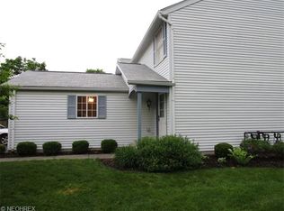 9616 E Idlewood Dr, Twinsburg, OH 44087