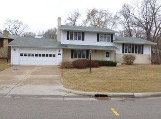 7125 Willow Ln N, Brooklyn Center, MN 55430